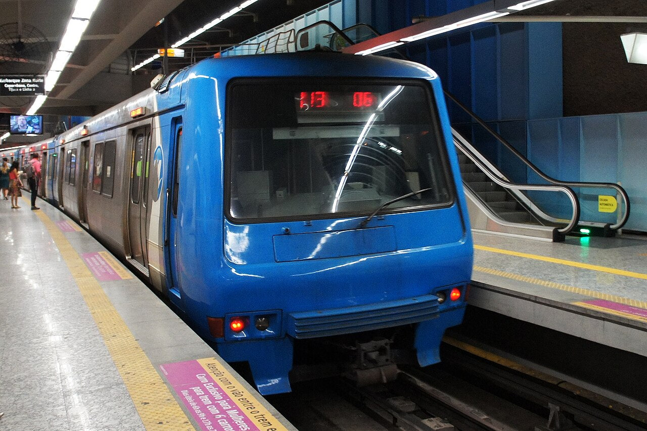 Rame de métro à la station General Osório à Ipanema