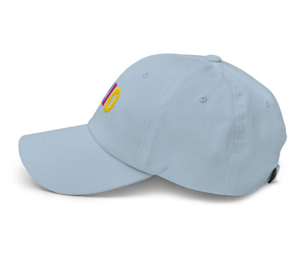 Casquette bleue inspirée du Brésil avec un design coloré rappelant l'énergie des carnavals brésiliens, ornée d'un motif jaune et rouge symbolisant la joie et la culture festive de Rio et du patrimoine brésilien.