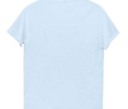 T-shirt blanc inspiré de la culture brésilienne, mettant en valeur la flore et la faune tropicales avec des motifs évoquant des toucans et des fleurs luxuriantes. Idéal pour afficher un style coloré et authentique célébrant la joie de vivre et l’élégance des femmes latines.
