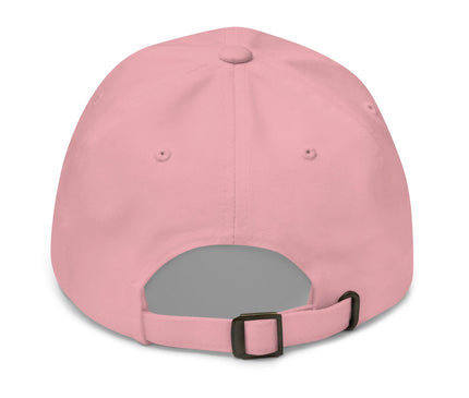 Casquette rose festive célébrant l'esprit du Brésil, inspirée par les couleurs vives des carnavals et l'ambiance accueillante des villes emblématiques comme Rio. Design ludique et unique avec fermeture réglable à l'arrière, parfaite pour ajouter une touche d'authenticité brésilienne à votre style.