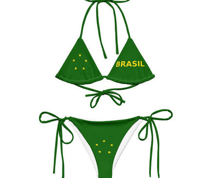 Bikini vert brésilien avec imprimé jaune représentant des étoiles et le mot 'Brasil'. Inspiré par la culture et les plages du Brésil, ce maillot de bain célèbre l'esprit tropical, vibrant et ensoleillé du pays. Design chic et décontracté, idéal pour un look estival dynamique.