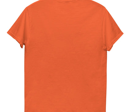 T-shirt orange vibrant représentant l'essence tropicale et festive du Brésil, mettant en avant un design inspiré de la flore exubérante et de la faune colorée brésiliennes. Parfait pour célébrer la biodiversité, la culture et l'énergie chaleureuse du pays.