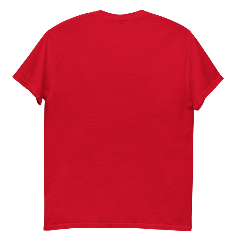 T-shirt rouge inspiré de l'âme vibrante du Brésil, mettant en avant l'esprit tropical et décontracté de Copacabana avec un design évoquant la mer scintillante, les palmiers et le sable doré de Rio de Janeiro.