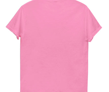 T-shirt rose au design inspiré de la culture brésilienne, mettant en valeur des éléments tropicaux tels que le toucan et des fleurs luxuriantes. Ce vêtement symbolise la joie de vivre, la nature exubérante et le style de vie festif et authentique du Brésil.