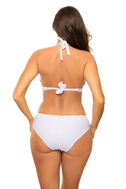 Vue de dos d'un maillot de bain une-pièce blanc, inspiré du style brésilien avec découpes raffinées, mettant en valeur l'élégance des plages de Copacabana. Ce modèle célèbre le style tropical, confort et sensualité, idéal pour une journée ensoleillée.